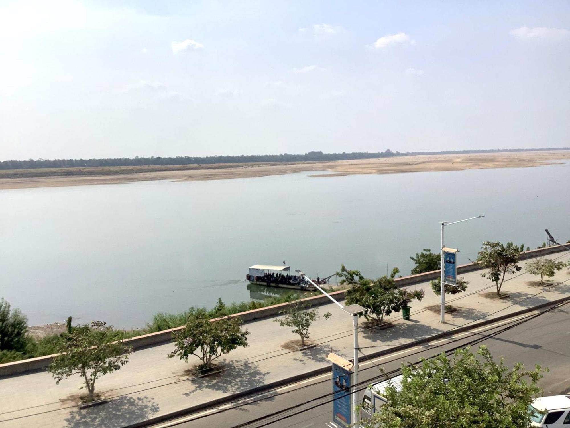 Le Tonle Hotell Kratie Exteriör bild
